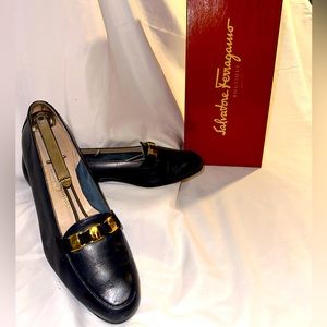Vintage Salvatore Ferragamo Boutique Navy Leather Flats Women size 8.5 B